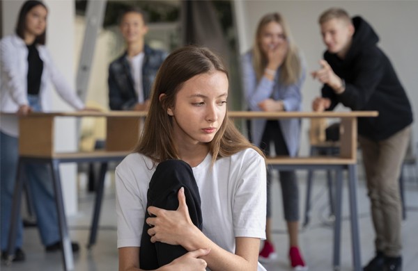 Toksyczne osoby w pracy – jak je rozpoznawać i skutecznie sobie z nimi radzić?